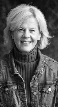 Headshot of author Beth Macy
