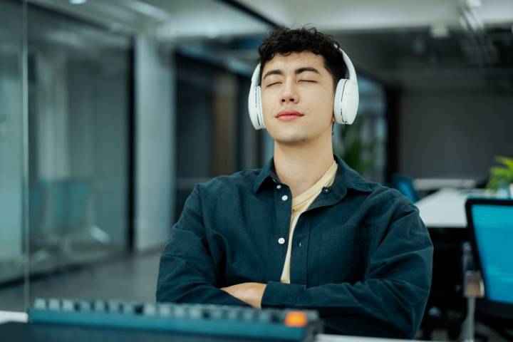 How Short Mindfulness Practices Can Help You Get Through the Workday