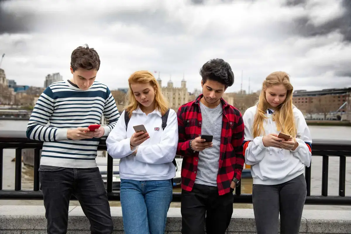 https://greatergood.berkeley.edu/article/item/how_social_media_brings_out_the_worst_in_us social preview image