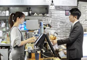 Talking to Someone From a Different Social Class? Here’s How Your Body Reacts